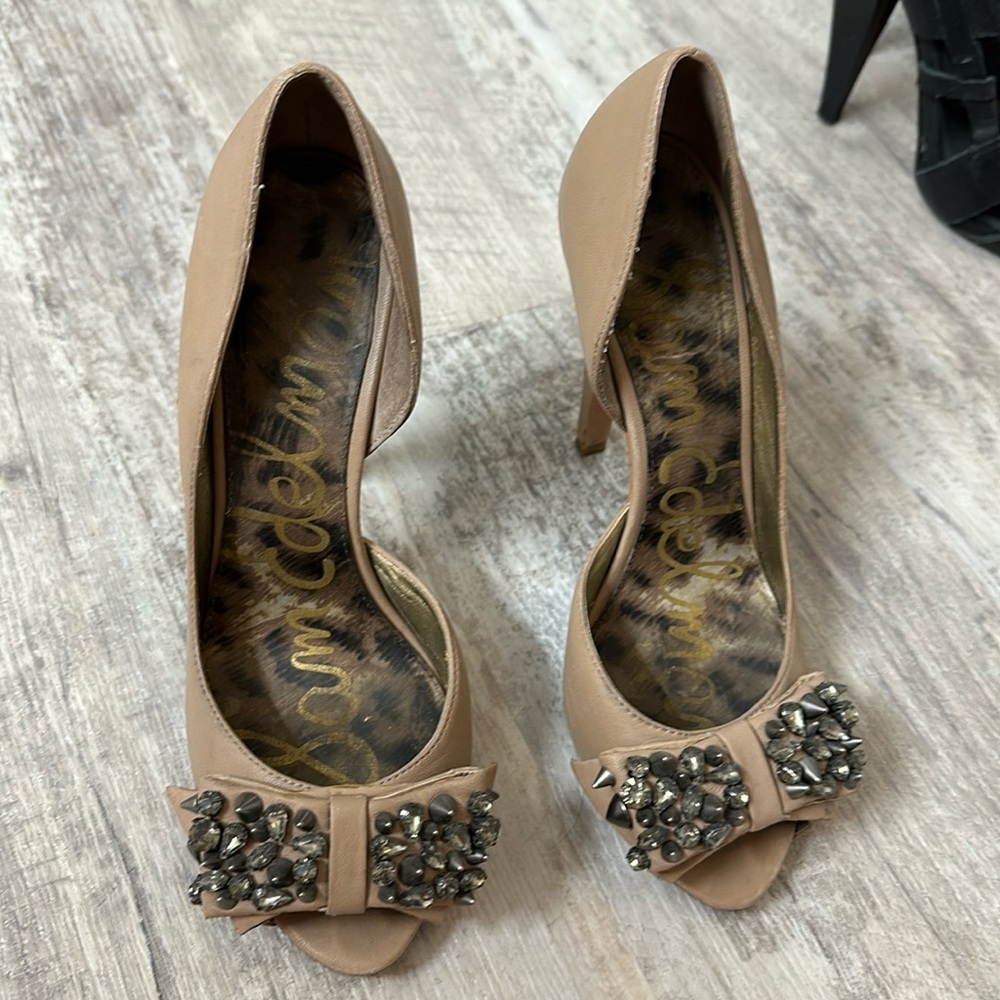Sam Edelman nude pump with stones size 7